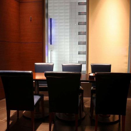 ラグジュアリーなひと時を＊5名様～利用可なテーブル席です。名古屋の夜景を眺めながら、スペイン料理をお楽しみ下さい！【名古屋/スペイン/バル/個室/貸切/記念日/誕生日/女子会/夜景/パーティー/飲み放題/合コン/デート】