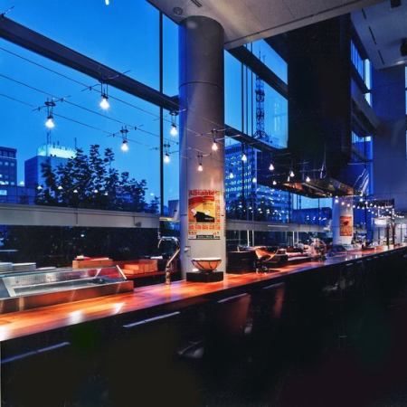名古屋のきらめく夜景がロマンティック。大切な人とお楽しみいただける最高の空間をご用意しています。BARdeESPANA Muy 名古屋ミッドランドスクエア店【名古屋/スペイン/バル/個室/貸切/記念日/誕生日/女子会/夜景/パーティー/飲み放題/合コン/デート】