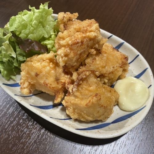 [This is the perfect companion for sake!] Our specialty is fried chicken.