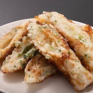 Chikuwa的油炸甜苜蓿