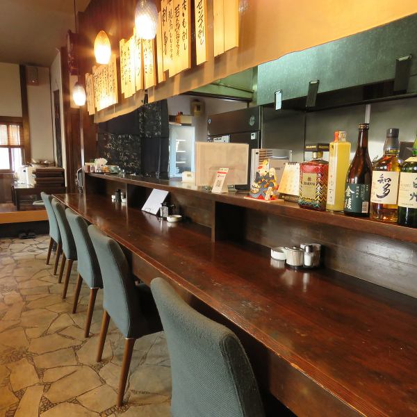 カウンター席をご用意しております。お一人様も大歓迎！交流の場としても最適です♪感染症対策として、店内の換気も徹底して行っておりますので安心してお食事をお楽しみいただけます。
