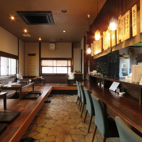 貸切でのご利用も可能です。お座敷席をご用意しております。人数やお料理など、お気軽にご相談くださいませ。