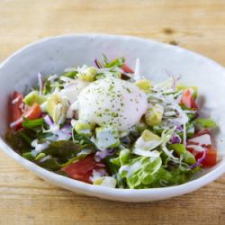 温玉アボカドシーザーサラダ