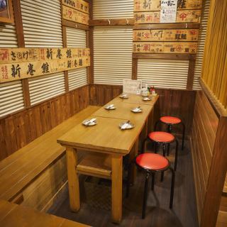 新潟駅から徒歩4分の好立地にある当店は、少人数から大人数まで利用できる居心地の良い空間が自慢。歓送迎会・女子会・デートなど、さまざまなシーンに最適な新潟駅前の海鮮居酒屋です。