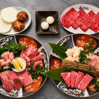 一家日式烤肉店。多彩课程