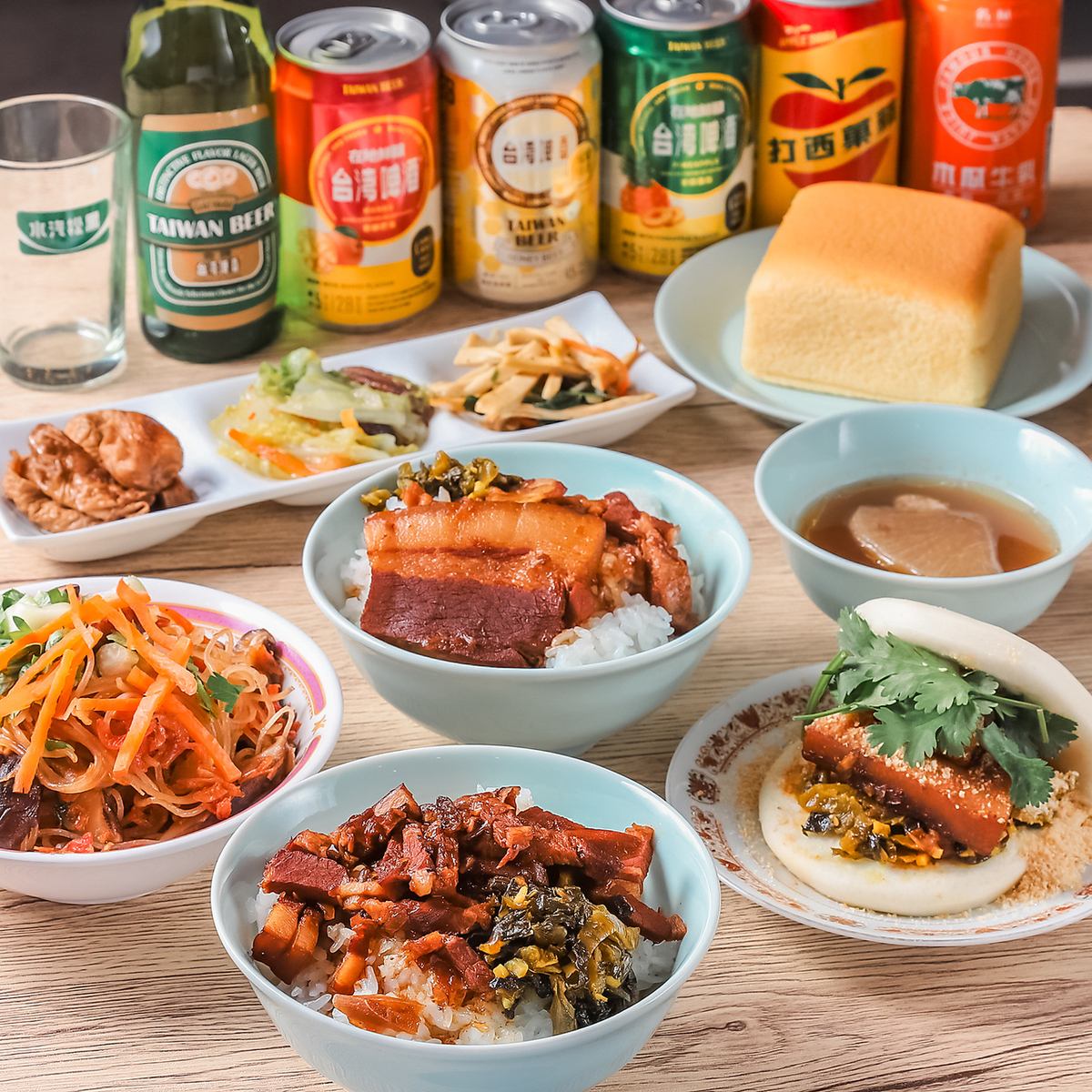 台湾夜市の本場の味を再現！人気のルーローハンや豚角煮バーガー、台湾ビールを堪能。