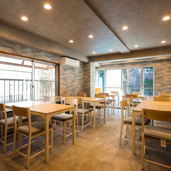 総席数30席の広々とした店内は、20名様より店舗丸ごとの貸切予約を承っております。台湾夜市の雰囲気を感じながら、周りに気兼ねなく宴会やパーティーをお楽しみいただけるのが魅力です。最大収容人数を活かした一体感のあるイベントや、本場の味を堪能する打ち上げなど、特別な日の集まりにぜひご活用ください。