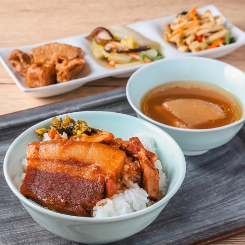 活気溢れる！台湾夜市の味