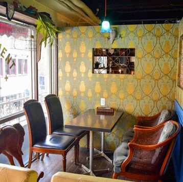 扉を開けばフランス田舎町のアパルトマンの雰囲気♪