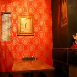 当店では半個室をご用意しており、周囲を気にせずリラックスできます。会話や食事に集中できるプライベート空間は、記念日やデート、友人とのカジュアルな飲み会にも最適です。特別なひとときをお楽しみいただける環境で、心ゆくまでお過ごしください。お待ちしております。