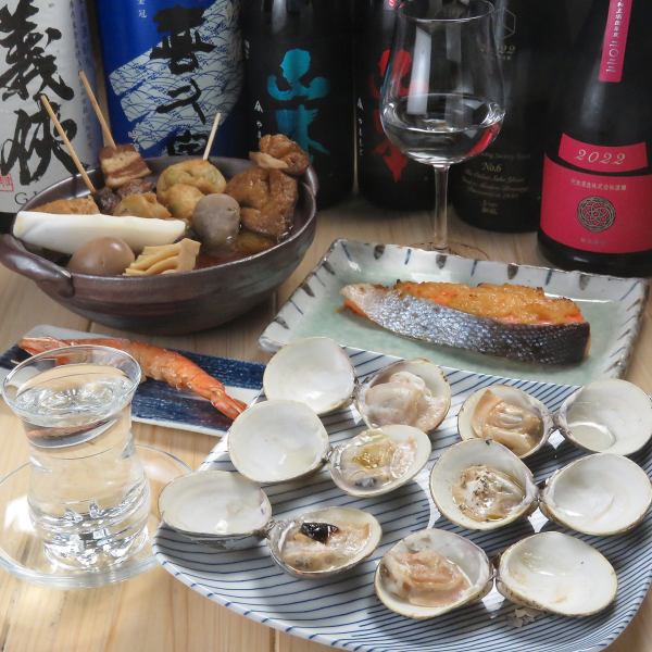 旨味が詰ったはまぐり出汁のお通しからスタート。その後焼きたてをクリップで挟んで頂くのが”ぐりはま流”
