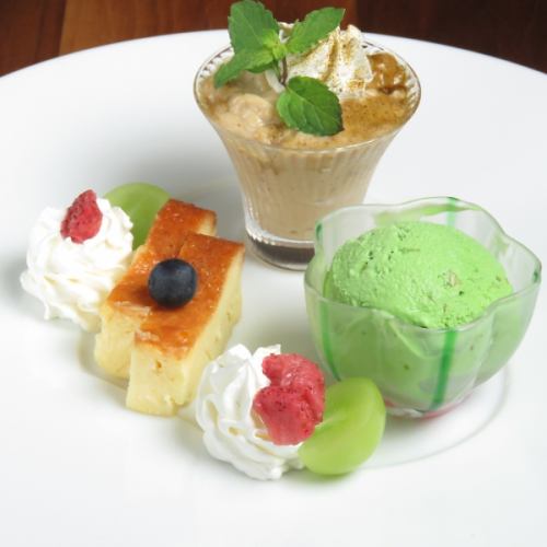 Assortment of 3 types of dessert (half size)