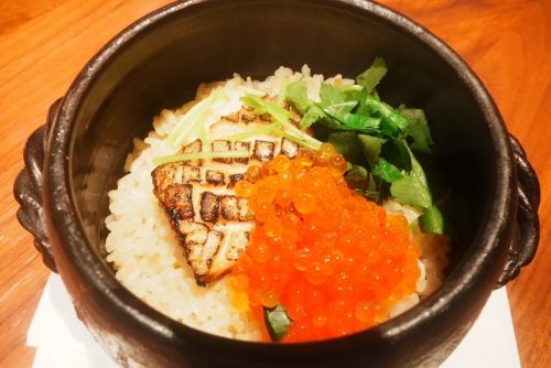 Fatty salmon grilled on straw and salmon roe rice (2 servings)