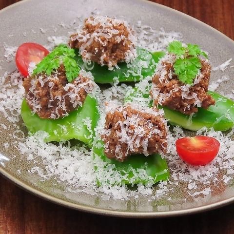 Crispy green peppers with meat miso