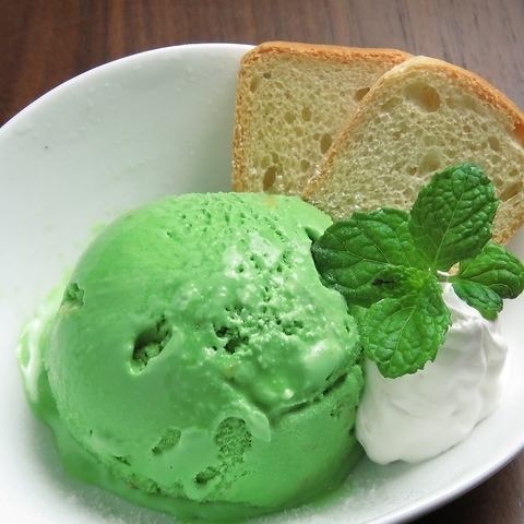 Pistachio ice cream