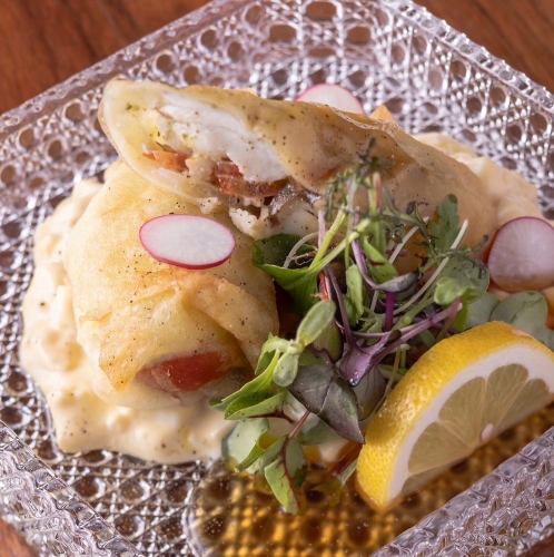 Deep fried spring rolls with red sea bream, cheese and basil