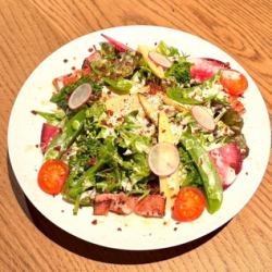 糸島産野菜とベーコンのレモンクリームサラダ