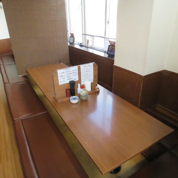 同僚やご友人と集まるような飲み会、ワイワイ楽しむ女子会、大人数で行う会社宴会・同窓会など人数や利用シーンに合わせてご案内可能のお席を各種完備！生ビール含む50種以上のドリンクを飲み放題で楽しめるコスパ抜群のコースもありますので是非ご利用ください！※画像はイメージです。お席の詳細は店舗により異なります。