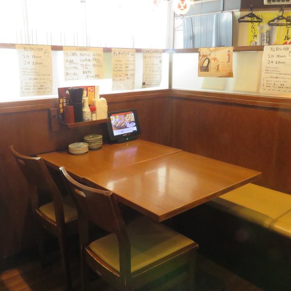 活気溢れる和気あいあいとした雰囲気が自慢の鳥メロは普段とは違った“女子会”でのご利用もおすすめです♪インパクト抜群のもも一本焼きやチュロスなどのデザートも◎肩肘張らずにリラックスできる鳥メロにて女子トークに花を咲かせてみてはいかがでしょうか☆※画像はイメージです。お席の詳細は店舗により異なります。