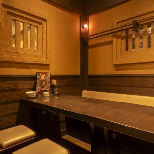 <p>テーブル席は人数に合わせてご利用いただけます。女子会,飲み会,二次会など少人数宴会も当店にお任せあれ！</p>