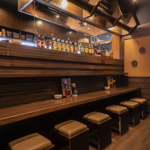 Counter seats that are comfortable even for one person