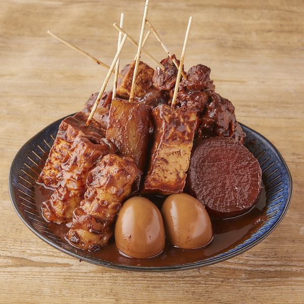 愛知名産の"味噌"を使用したおでんが当店のおすすめ◎その他、特製餃子や手羽先も味噌で味わえます！