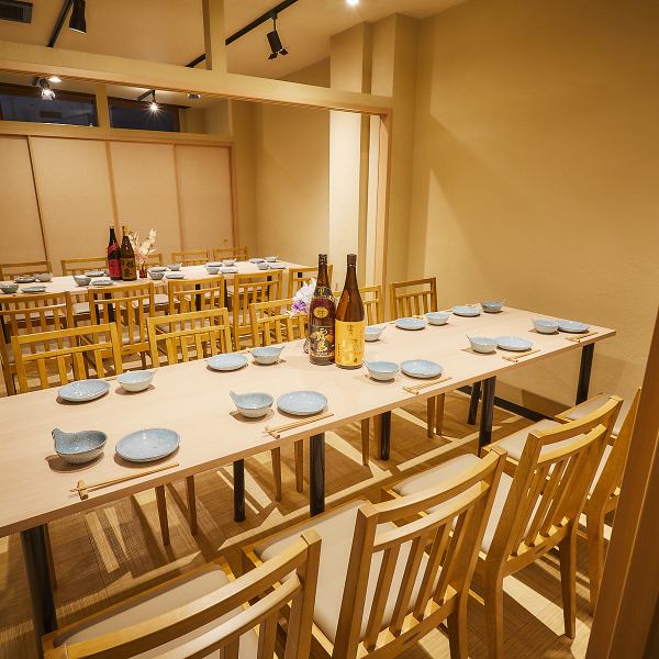 団体様に最適な団体フロアは最大20名様迄ご案内可能◎宴会・飲み会・歓送迎会・などの各種宴会に是非ご利用下さい…♪和モダン空間の当店は落ち着いた大人の空間…。個室も多数完備しておりますので、様々なシーンでご利用下さい★お得なクーポンも多数ご用意♪コースじゃなくても飲み放題OK