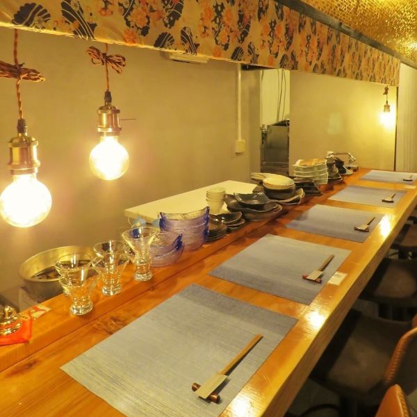 しっぽりと飲みたい時にはカウンターもございます！くつろげる和空間でデートにもおすすめです♪清潔感があり安らぐ空間をご提供。少人数様からご利用できるのでお問い合わせもお気軽に。お客様にぴったりなプランをご用意してお待ちしております♪