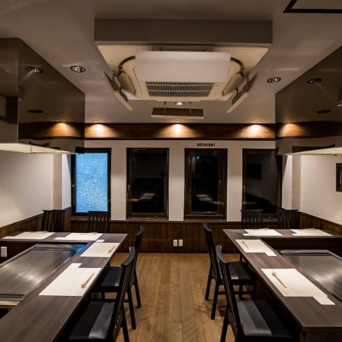 落ち着いた雰囲気の店内でゆったりとお過ごしください。