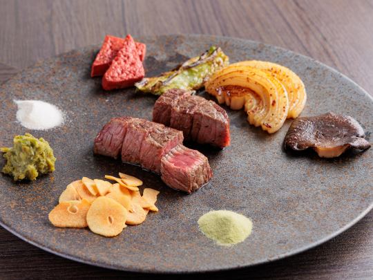 ~辣味限定套餐~ 包含神户牛肉、烤牛肉、特级瘦牛排等8道菜!8,250日元(含税)