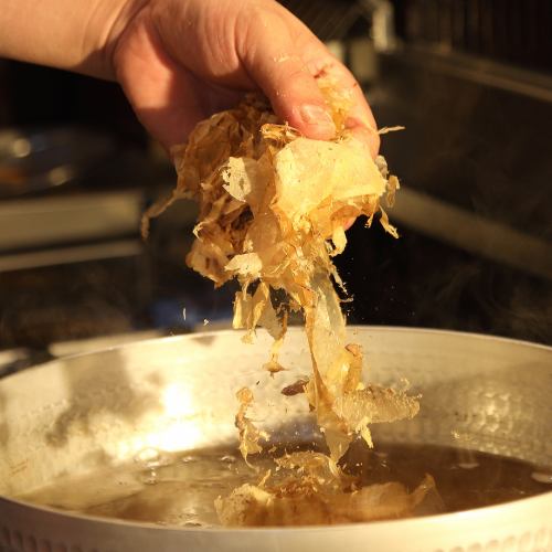 日式田邊美味的秘訣在於高湯！使用了曾榮獲農林水產大臣獎等眾多獎項的西尾商店的高湯。
