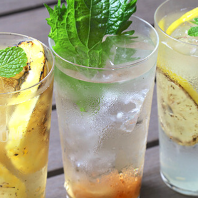 昼のみも大歓迎！各種ワインやオリジナルサワーなどもご用意。