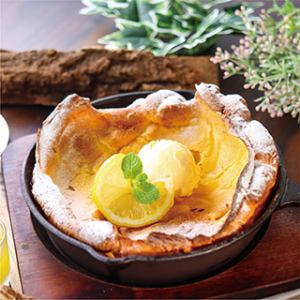 溶かしバターのクラシックダッチベイビーパンケーキ