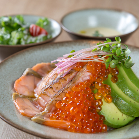 Enjoy fresh seafood at a reasonable price for lunch!