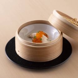 黑喉鱸魚鮭魚子蒸壽司