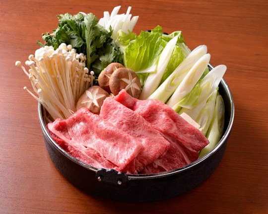 9月限定【赤牛套餐:佐賀牛壽喜燒與時令風味】含無限暢飲,單份5,000日圓(含稅)