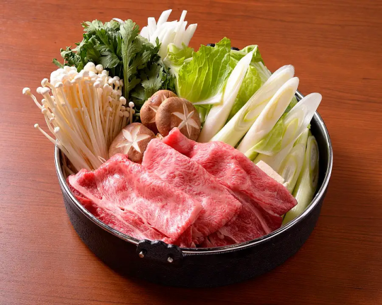 限10月【赤牛套餐：佐賀牛壽喜燒與時令風味】含無限暢飲，單份5,000日圓（含稅）
