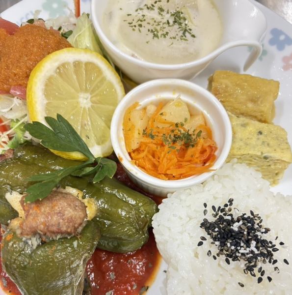 毎日違うメニューが楽しめるワンプレートと定食ランチ
