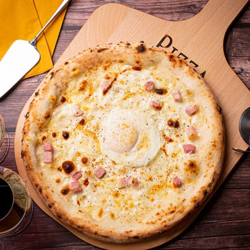 Soft-boiled egg carbonara pizza from “Shimokawa Roku0 Koso Tamago”