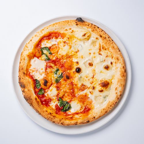 Half & Half (Margherita & creamy pizza made with 4 kinds of Hokkaido cheese, served with honey)