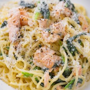 Smoked salmon and spinach in cream sauce