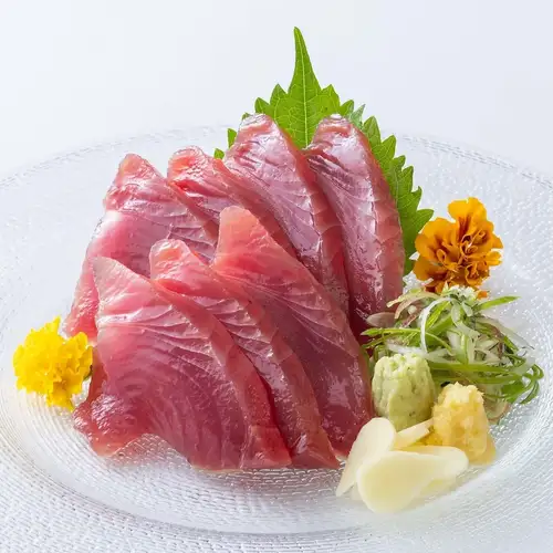 [Landed at Yaizu Port] Bonito sashimi