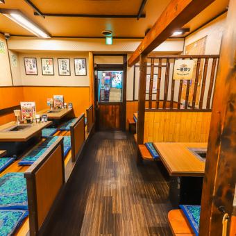 店舗全体を貸し切ることも可能です。大人数での宴会やパーティーにも対応いたします。値段や服装を気にせず、気楽に賑やかな時間をお過ごしください。貸切をご希望の方は、お気軽にお問い合わせください。