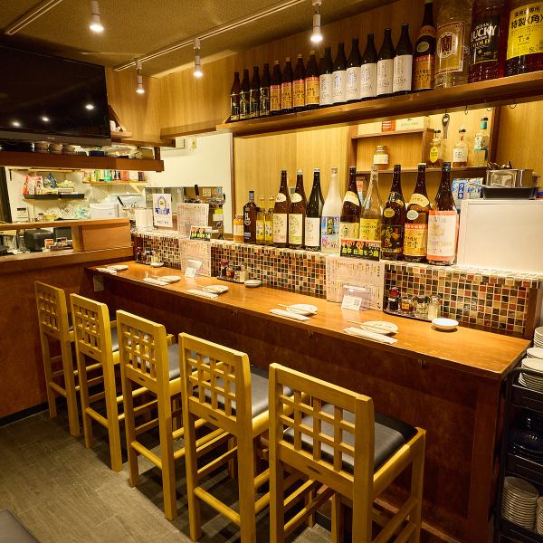 カジュアルなカウンターは肩肘張らず、餃子をお楽しみ頂けます♪「今日は軽く1杯。」そんな時間に堂山餃子チャオズをごりようくださいませ。