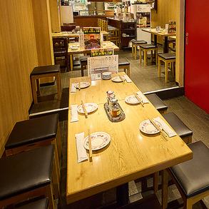 テーブルで餃子女子会も出来ちゃいます。ご宴会にもご利用いただけます！お気軽にお問い合わせくださいね！