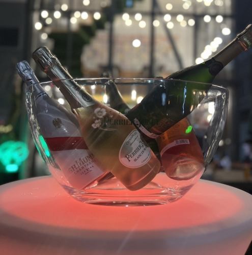 カフェ&シャンパンバー