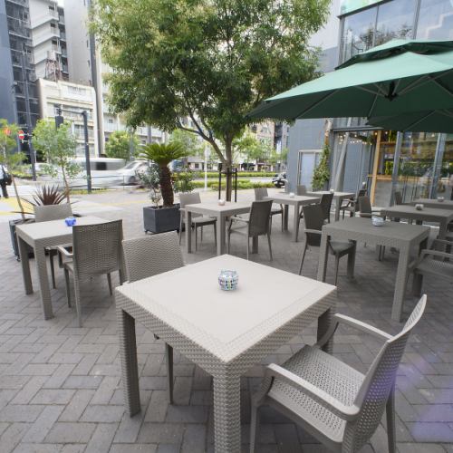 開放的なテラス席