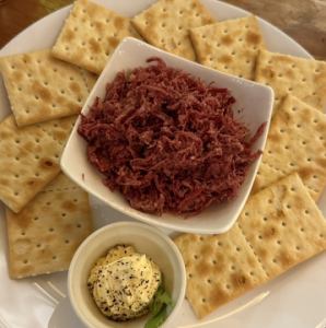 シュレッドビーフカナッペ　トリュフ仕立て