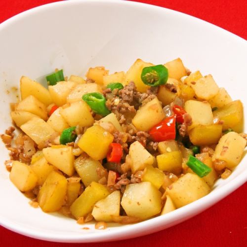 Stir-fried potatoes with green pepper