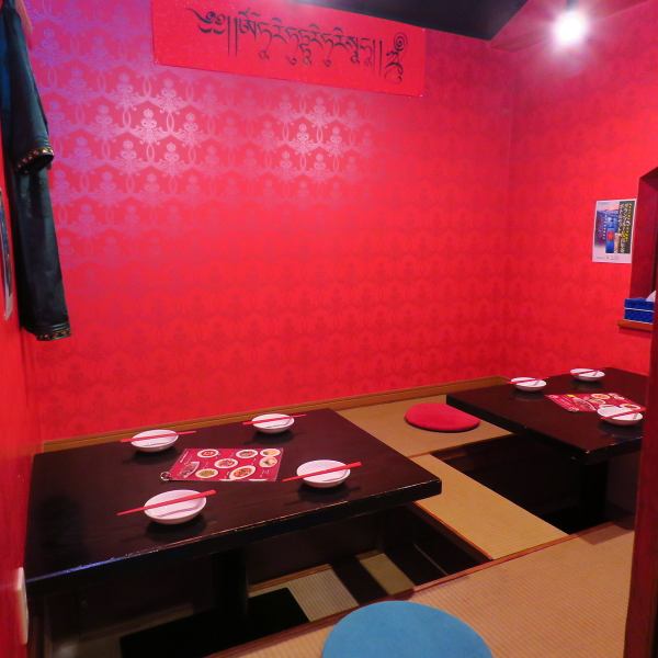 当店は掘りごたつ席もあり、足を伸ばしてゆったりとおくつろぎいただけます。